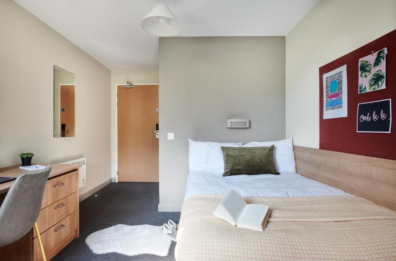 For Students Only The Northfield Exeter Extérieur photo